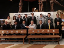東日本大震災“絵手紙の絆ベンチ”を寄贈！